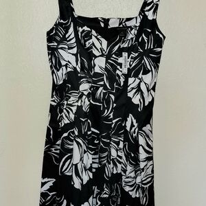 Black and White Floral Dress. White House Black Market. Women's 8